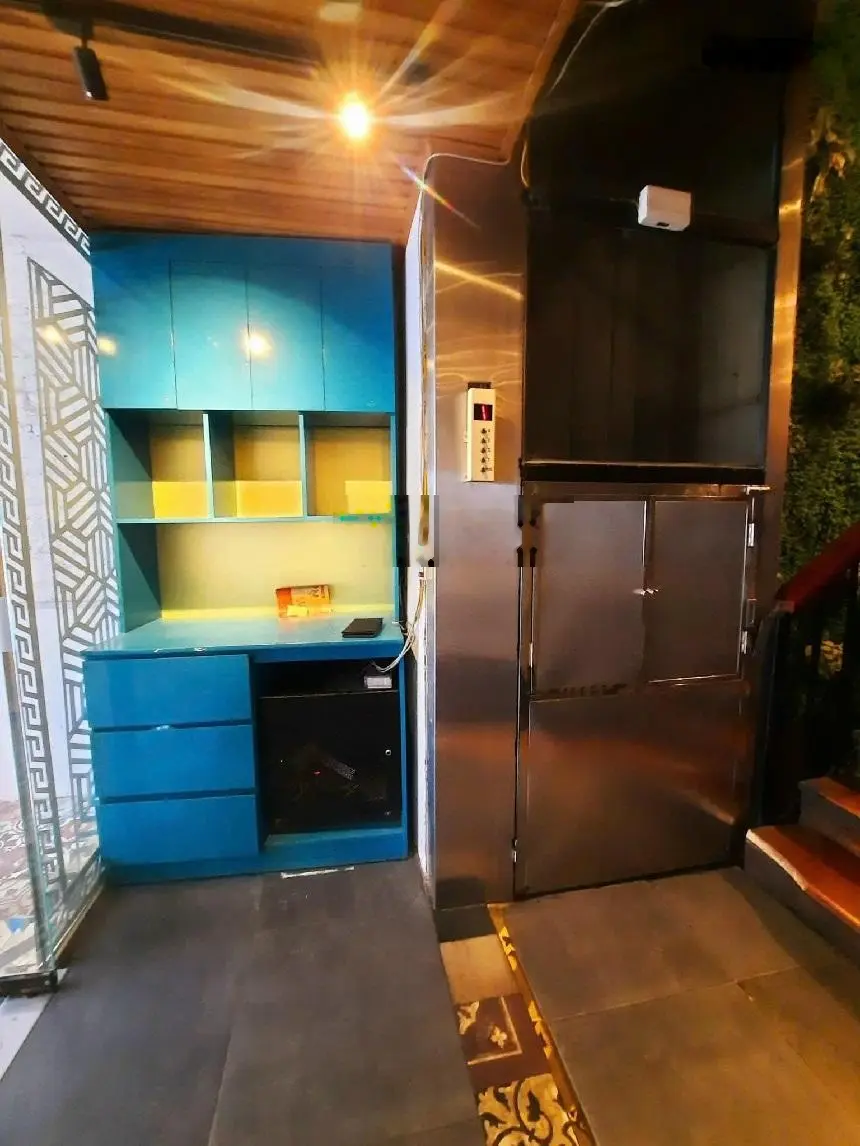 Bán nhà Láng Hạ, Ba Đình: 73m, 4 tầng, mặt tiền 4,2m giá 60 tỷ.Mặt phố VIP, vỉa hè rộng 10m.