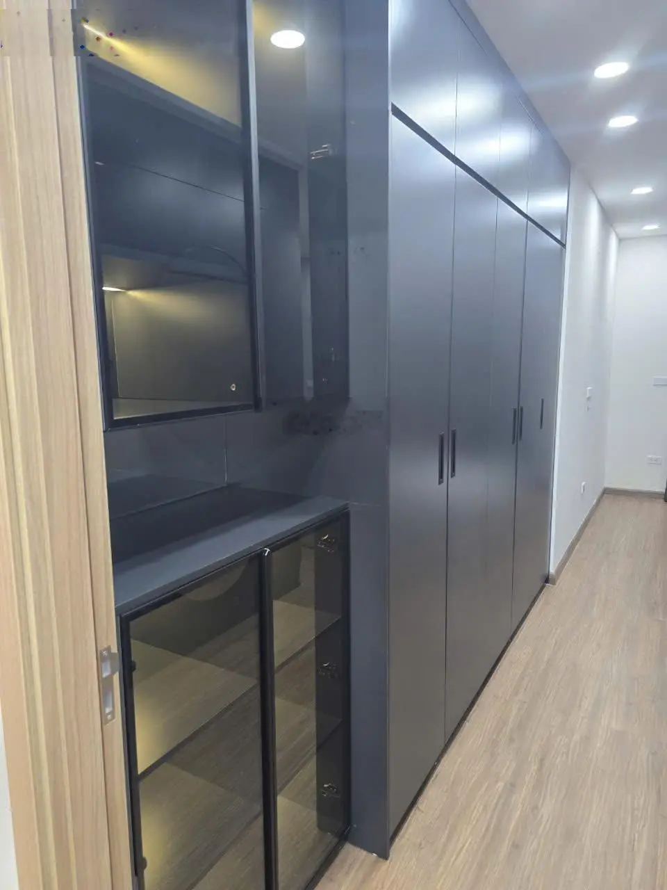 Cần bán gấp căn hộ 97m2 Le Grand Jardin, sẵn sổ đầy đủ nội thất giá 5,8 tỷ bao thuế phí, 0947 437 ***