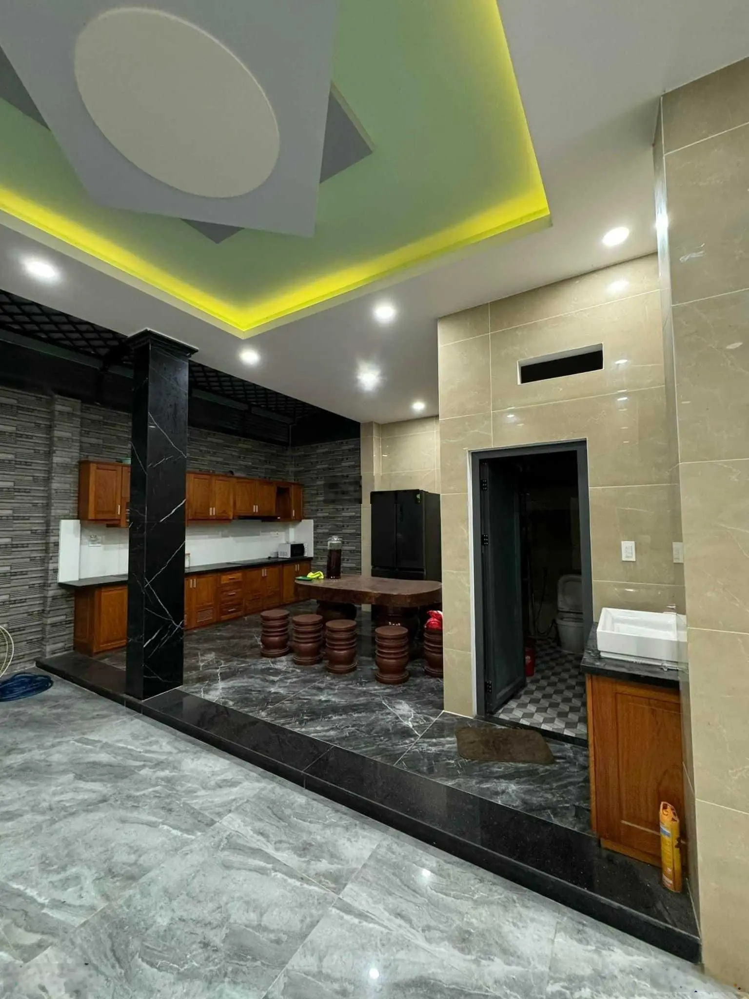 Bán tòa nhà CHDV Cát Lái Q. 2, DT 119m2, 1 trệt 4 lầu, 10 phòng, có thang máy, giá 11.5 tỷ (có TL)