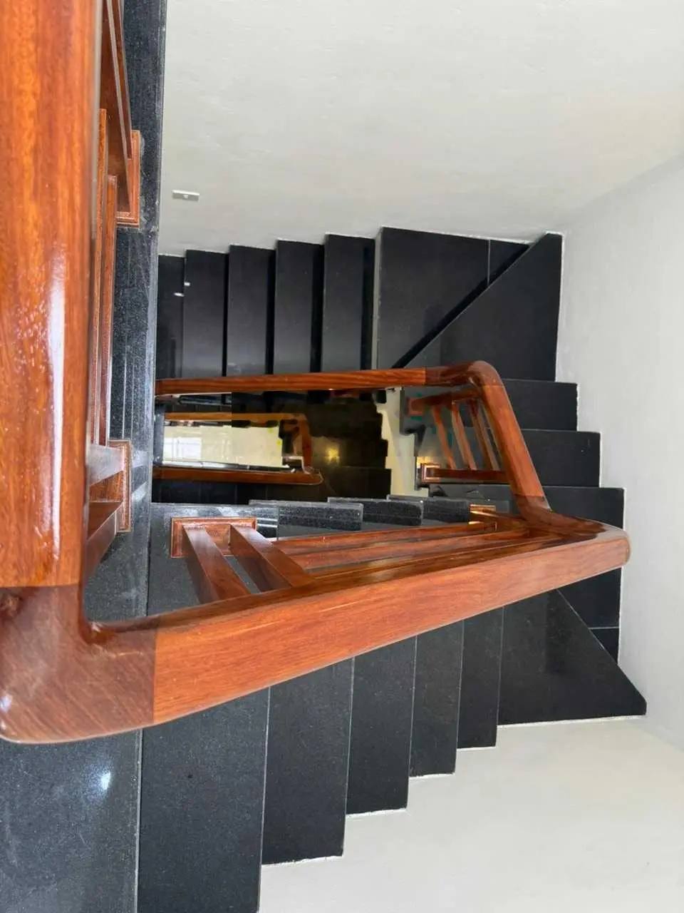Nhà mới đẹp, ô tô đỗ cửa, DT 52m2, 3 tầng. Giá chỉ 1,79 tỷ. Có TL, Trần Quang Khải, TP Ninh Bình