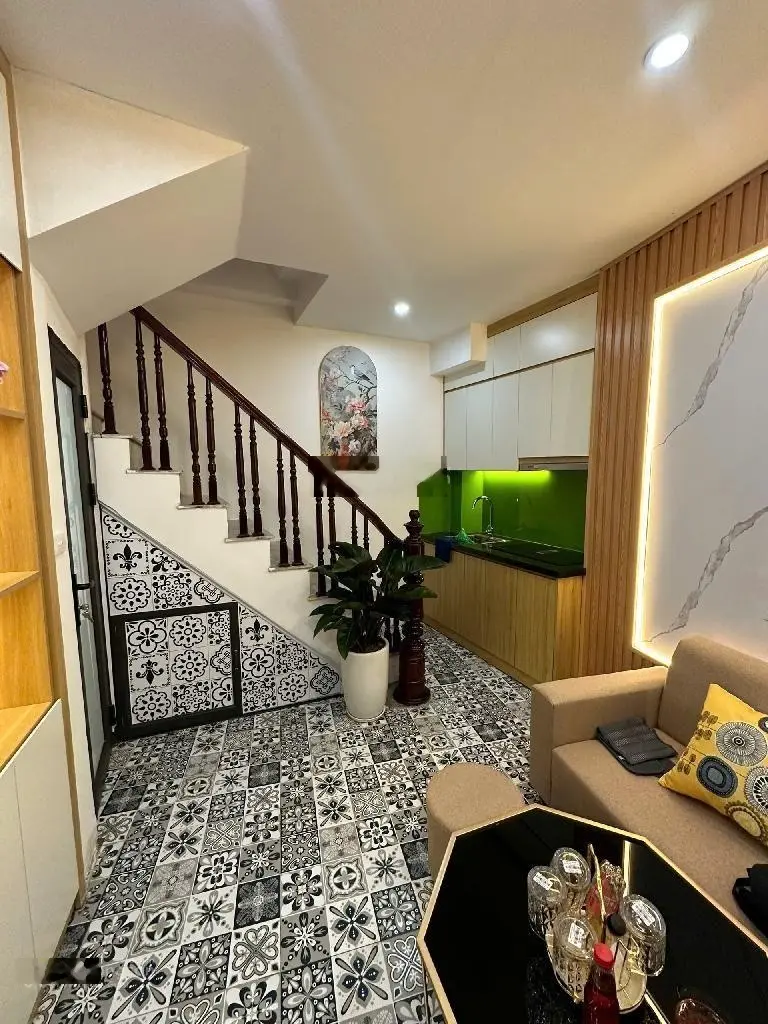 Nhà Tôn Đức Thắng 22m , 5 tầng , 4,85 tỷ . Nhà cách 1 nhà ra mặt phố