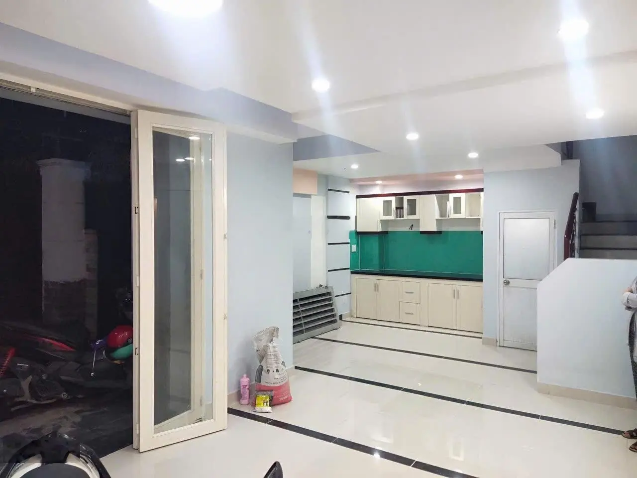 Bán CHDV đường Ngô Đức Kế, 1T 3L, thu nhập 18tr/tháng, DTCN 42m2, vuông vức, giá 6,79 tỷ TL