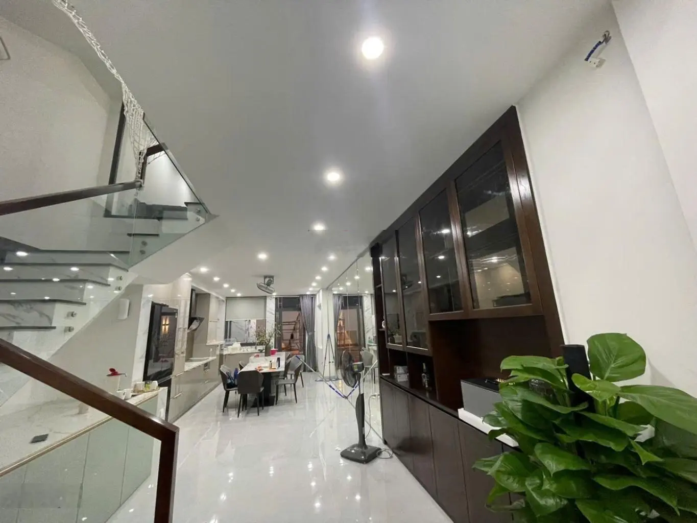 Siêu phẩm hot nhà cực đẹp - mặt tiền kinh doanh - 4 tầng BTCT - thiết kế hiện đại