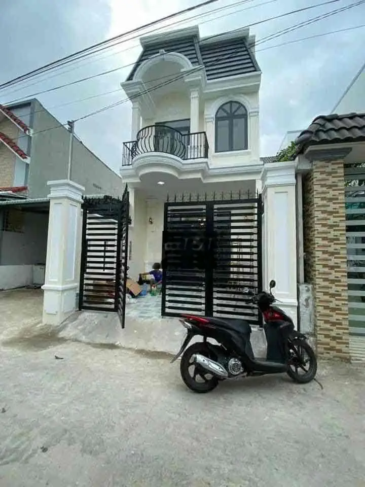 CẦN BÁN NHÀ HẺM THÔNG ĐỐI DIỆN KHU BẠCH ĐÀN