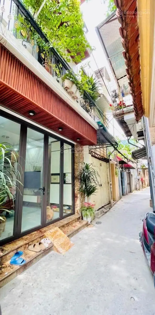 Nhà đẹp cực hiếm phố minh khai, ô tô qua nhà ngõ thông kinh doanh tốt, lại gần ô tô tránh