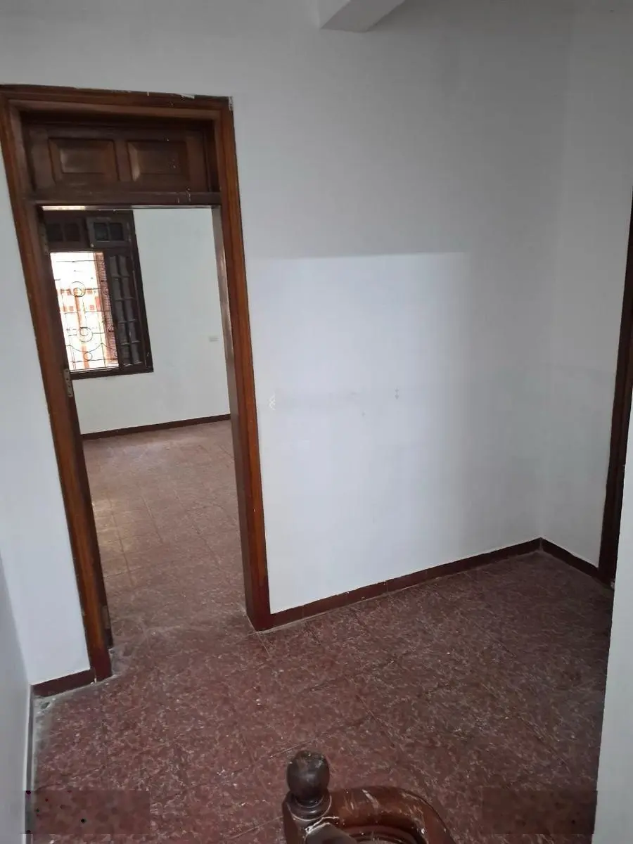 Bán Gấp nhà víp Trần Quốc Hoàn 77m2 x 4 tầng mặt tiền 6m ô tô đỗ cửa văn phòng ở cực víp