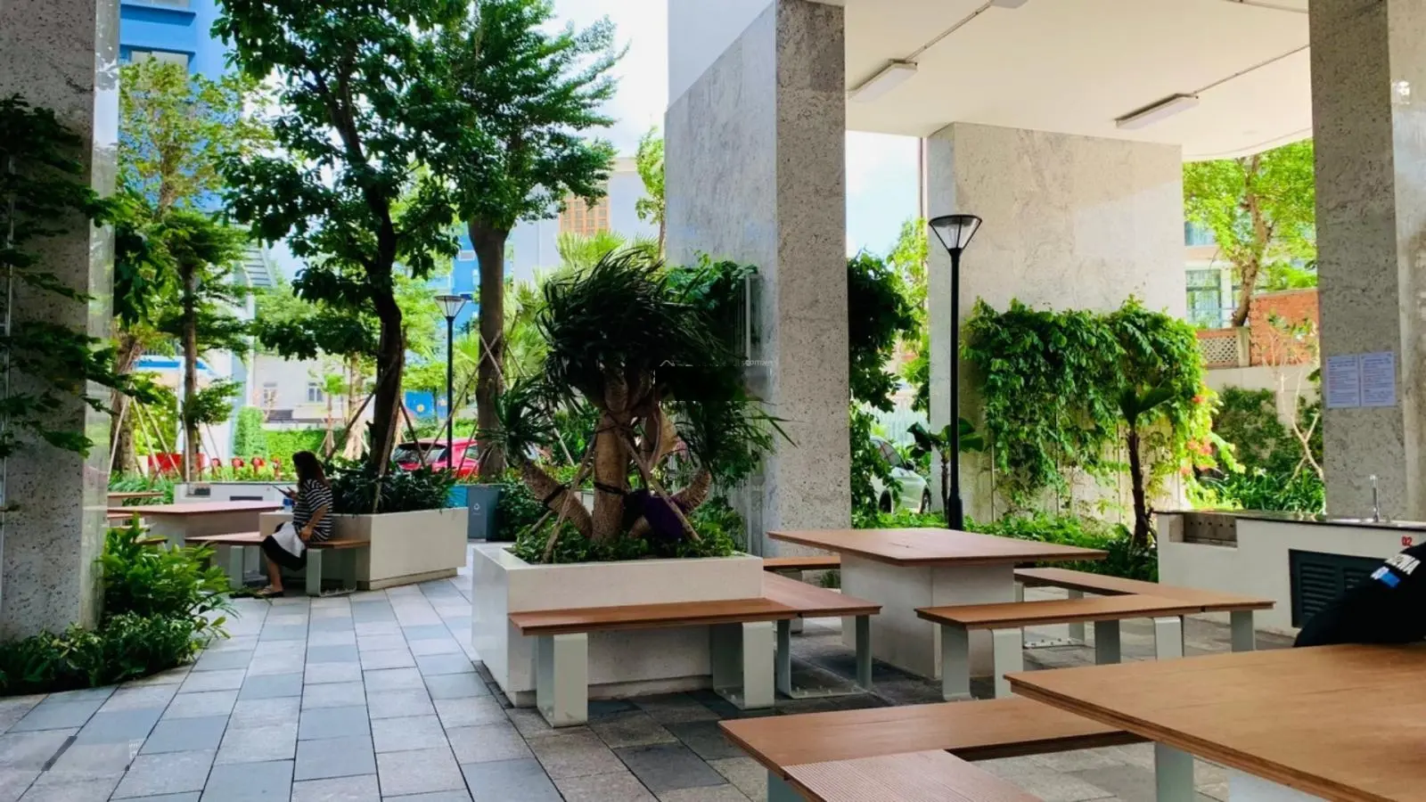 Cần bán gấp căn hộ C Sky View 2PN căn gốc view hồ bơ Tầng Cao Nhận Nhà Ở Ngay.