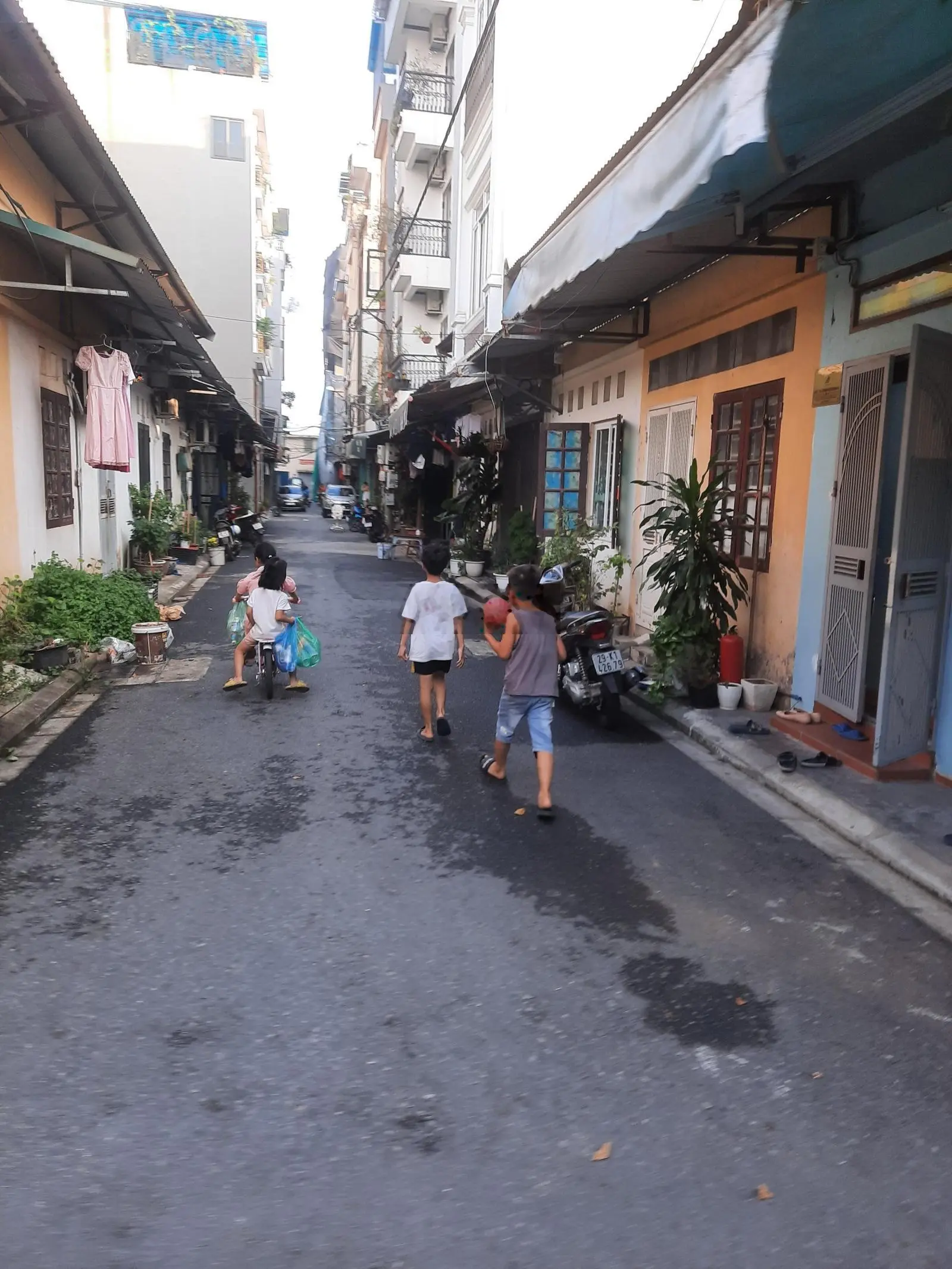 Bán đất rộng tặng nhà ở ngay! Bán đất phân lô, ô tô, sẵn nhà 1 tầng 2 ngủ, 50m2, MT 3,8m - 7,5 tỷ.