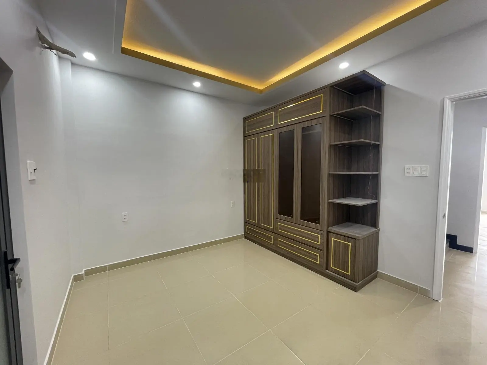 Nhà hiện đại đối diện Giga Mall - Đường thông, ô tô vào tận nhà, nội thất đầy đủ. đầy đủ công năng