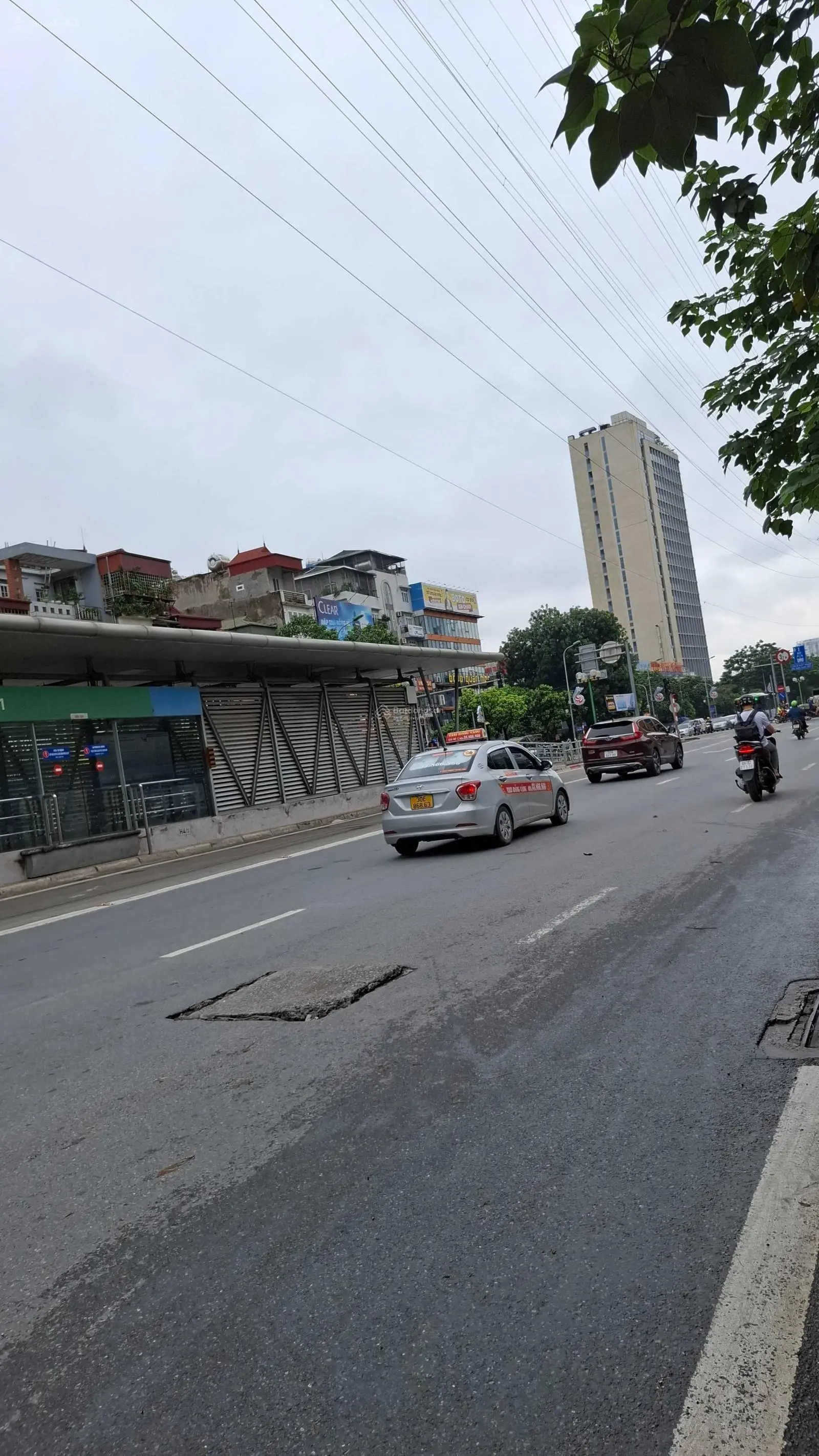 Siêu mẫu LK Văn Quán, Hà Đông, 75m2, chỉ 16 tỷ, 5 tầng, phân lô, vỉa hè, kd sầm uất, ô tô tránh