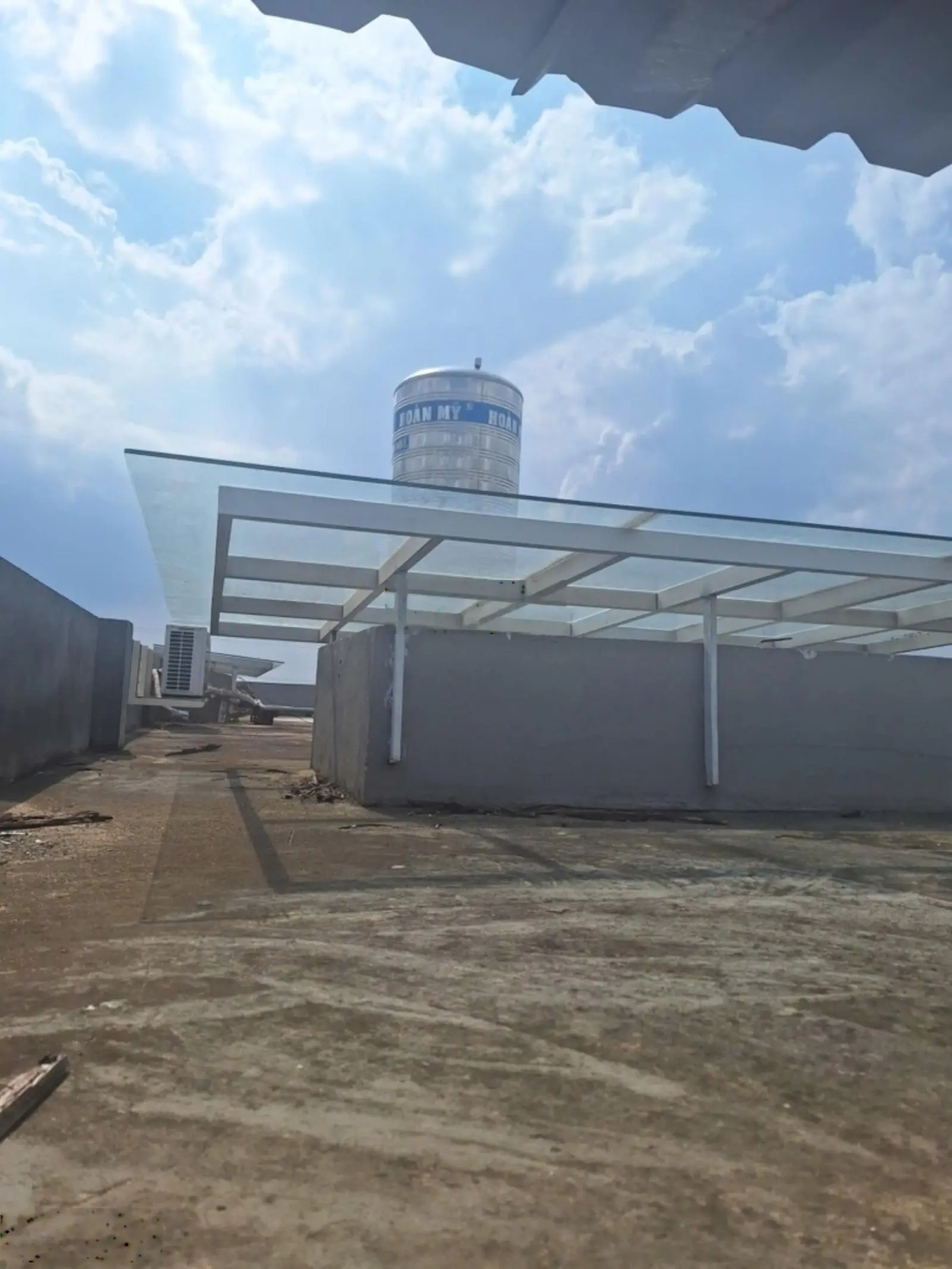 Nhà mặt tiền đường Phạm Văn Đồng vị trí đẹp kế GigaMall- nhà 1T3L hoàn công - giá giảm còn 19 tỷ TL