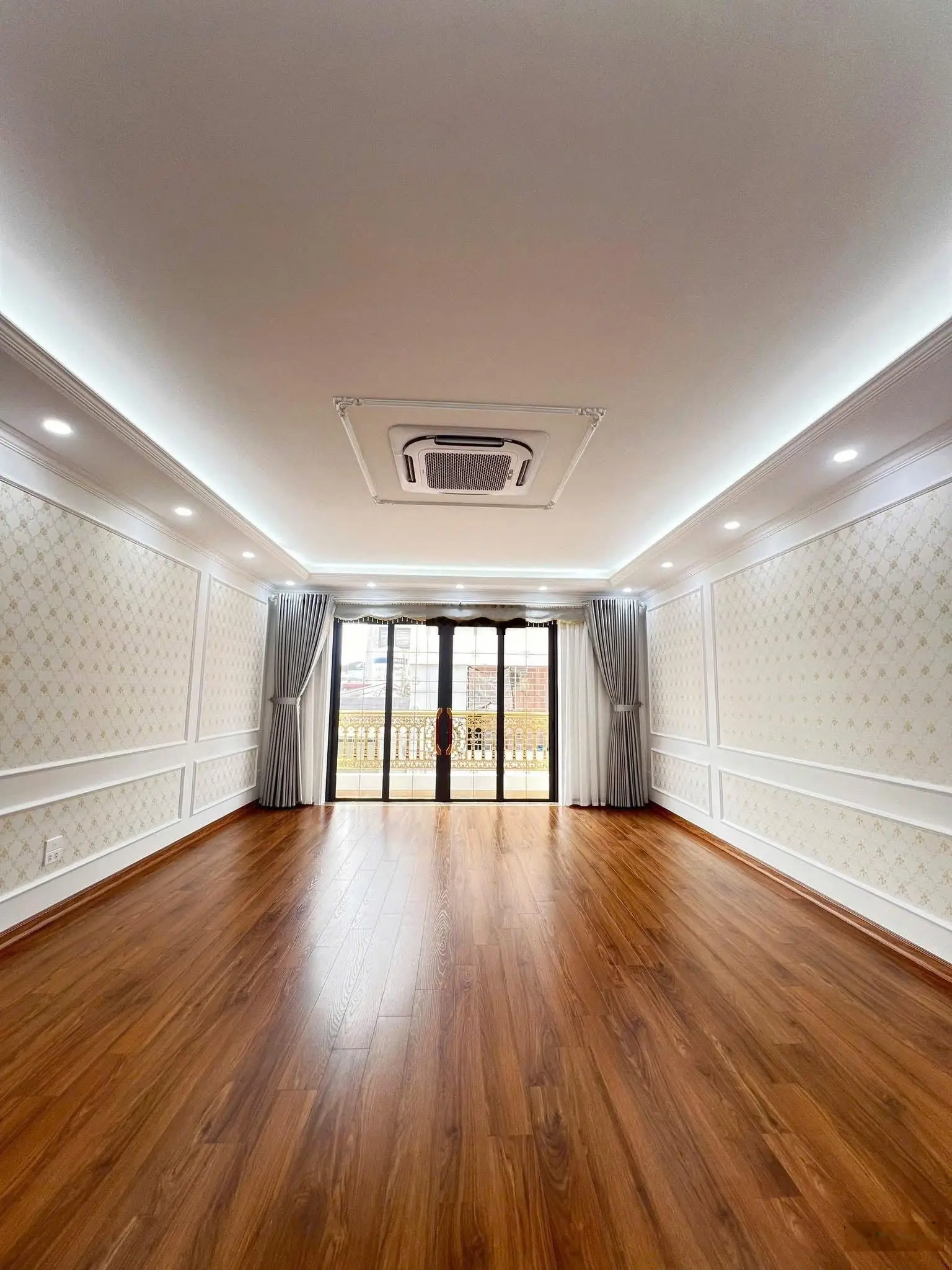Bán nhà mặt phố cầu giấy 60m2 tầng thang máy ô tô tránh kinh doanh mặt tiền rộng sổ vuông