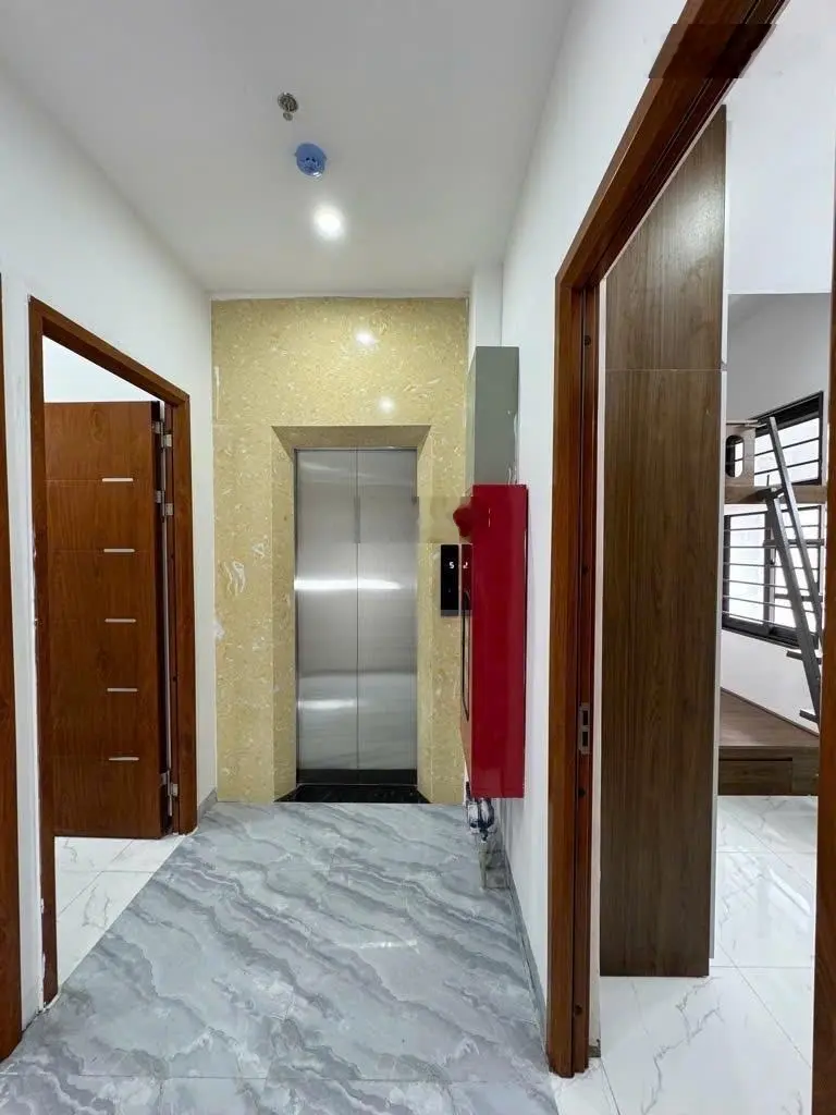Tòa CCMN cao cấp 6 tầng thang máy - full đồ - 12 phòng khép kín - chờ sẵn thêm 4 phòng - ô tô đỗ