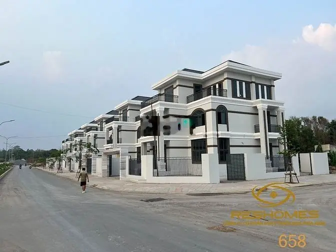 Biệt thự xây thô 1 trệt 2 lầu 200m2 khu dân cư Bửu Long 3 chỉ 9,45 tỷ