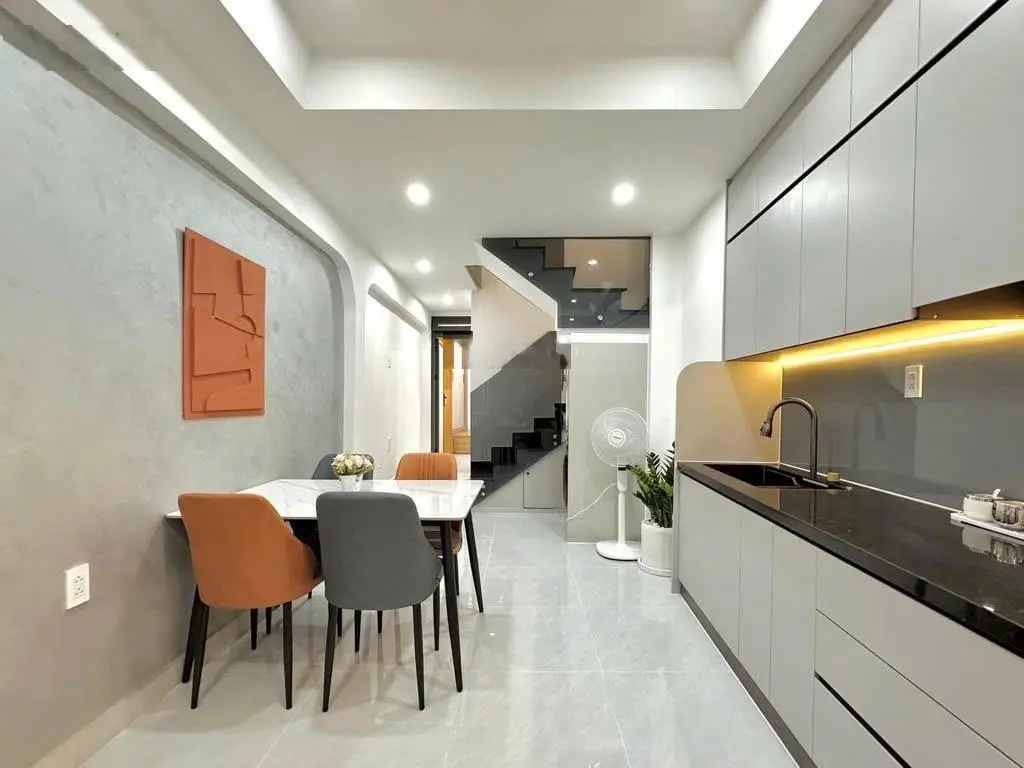 Bán nhà Tô Hiến Thành, Quận 10, DT 60m2, SHR, sẵn HĐ thuê, SHR