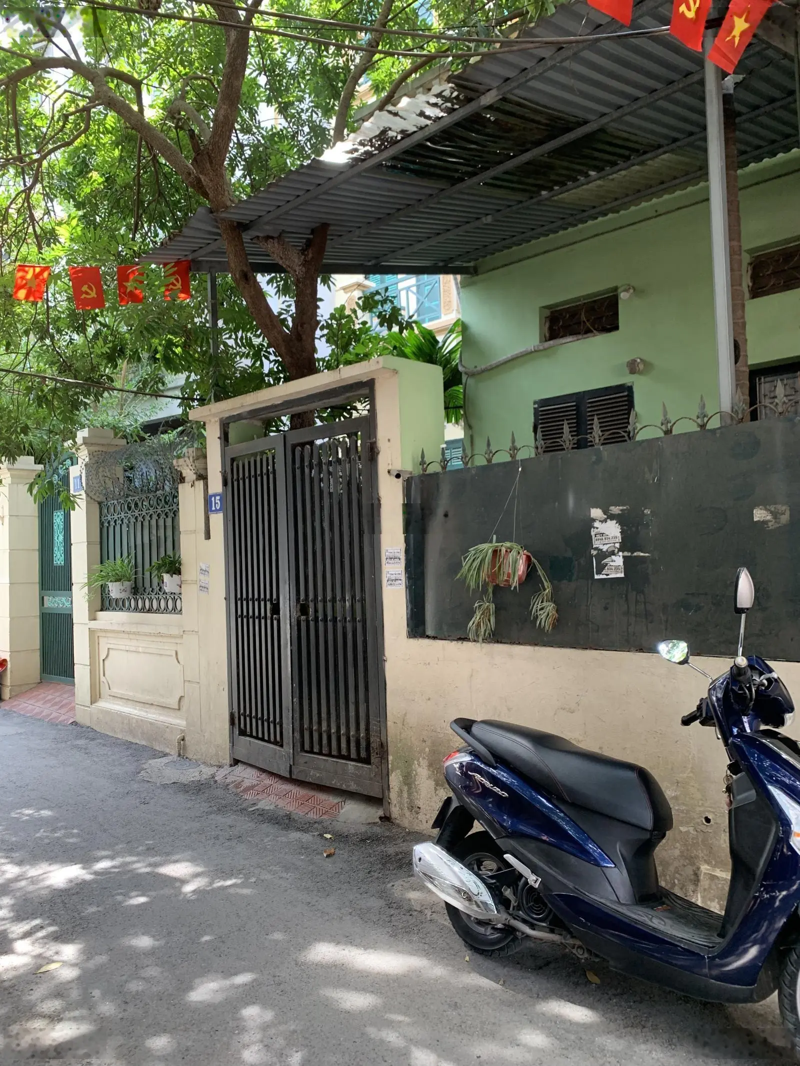 Chính chủ bán đất sẵn nhà 2 tầng ngõ 200 Âu Cơ, 65m2 mặt tiền 4.5m. Ngõ 3m, chỉ 7.5 tỷ còn bớt.