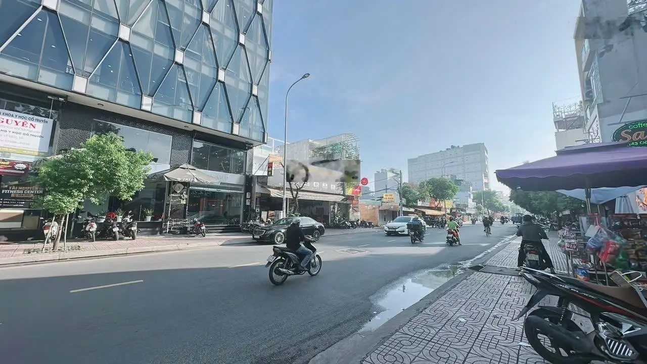 Bán nhà mặt tiền đường Hương Lộ 2, P. Bình Trị Đông. Ngang 8,5x45. Nhà trệt lầu nhà đẹp