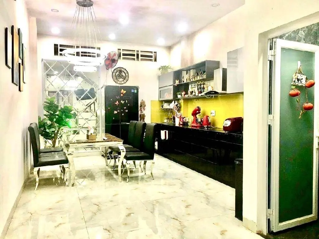 Nhà đẹp lung linh 3 tầng 4 PN cực đẹp - đường xe hơi khu vip Phú Hữu đang cho thuê 10 triệu/th