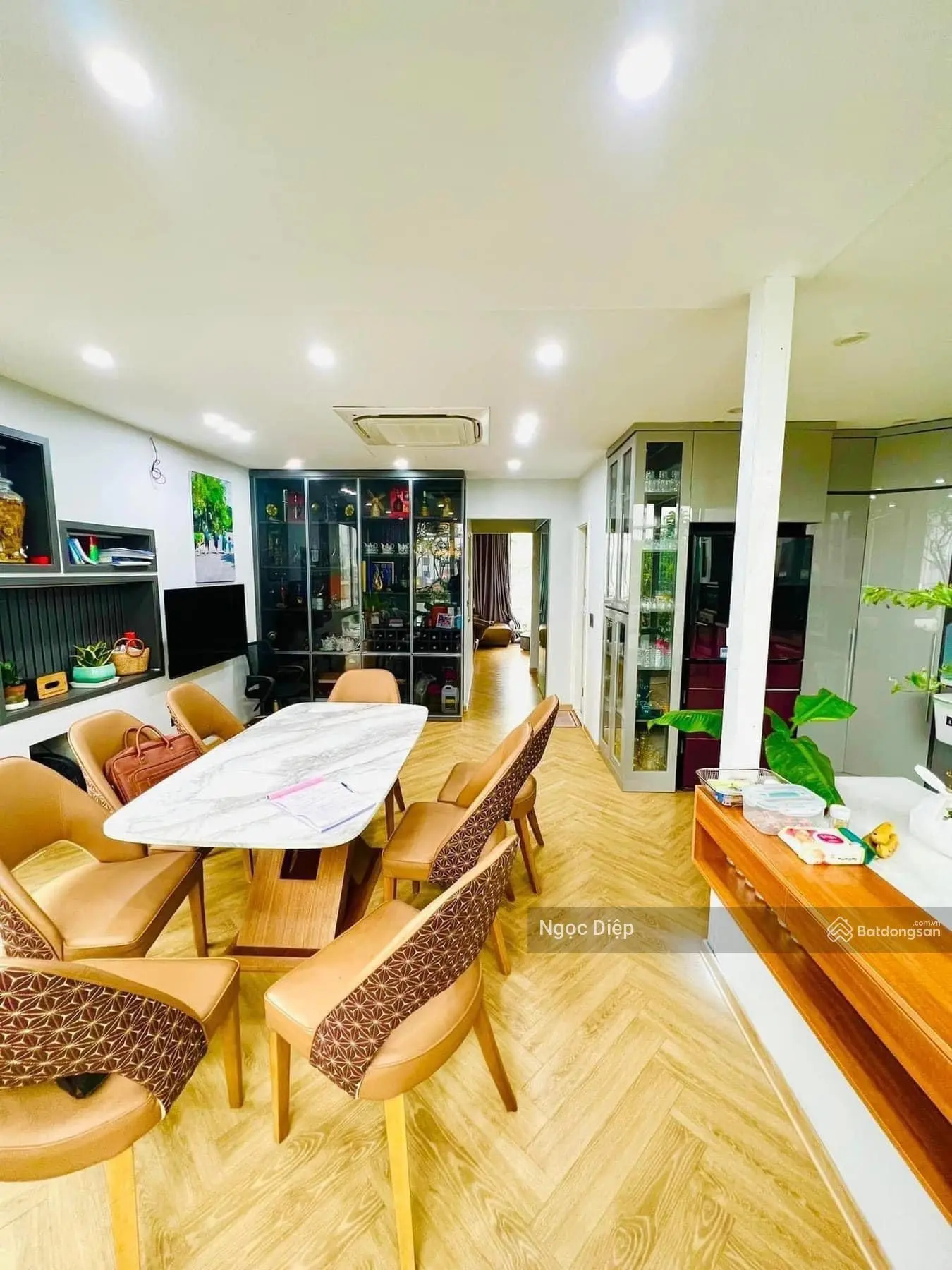 Bán nhà 65m2 phố Trích Sài - ô tô đỗ - vị trí đắc địa nhất Hồ Tây. 0945 453 ***