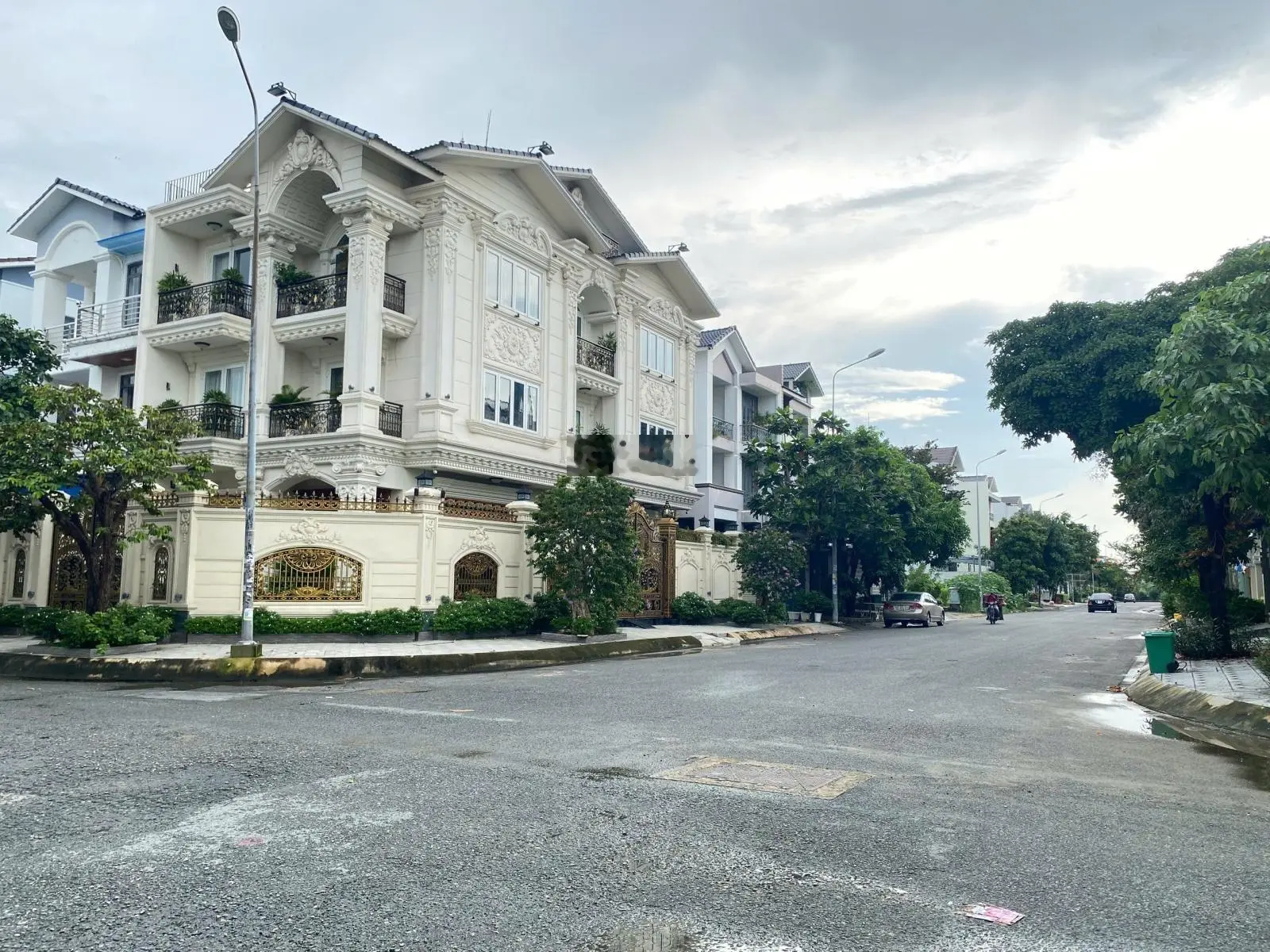 Bán biệt thự 2MT khu Bình Lợi view công viên, có thang máy - 11x20m, 3 tầng 6PN, gara ô tô, 25 tỷ