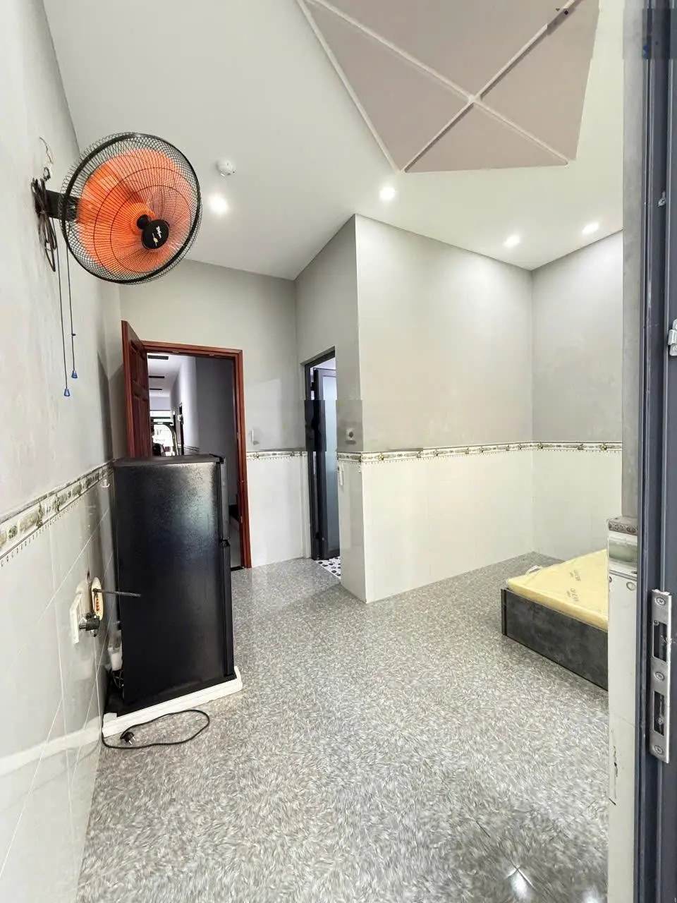 Bán nhà hẻm xe hơi rộng 5m đường Âu Dương Lân P3Q8. 4 lầu 13 phòng. Giá 10.5 tỷ thương lượng