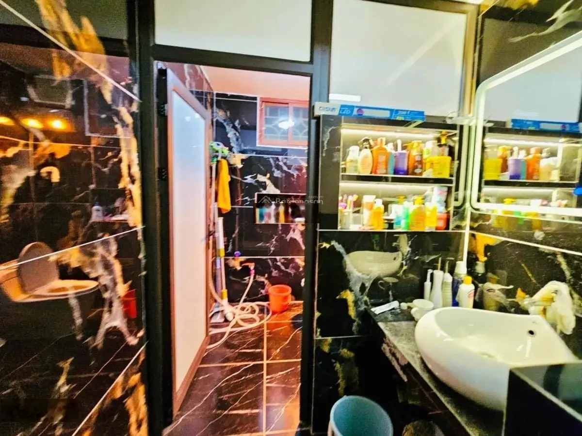 Bán đất Lĩnh Nam 100m2, phân lô ô tô tránh, KD sầm uất, gần phố, giá 8 tỷ. LH: 0946 387 ***