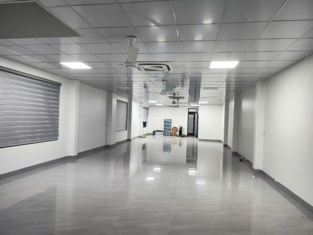 Chính chủ bán nhà 3 tầng mới xây , Mặt Phố Lê Văn Lương giá :15 tỷ