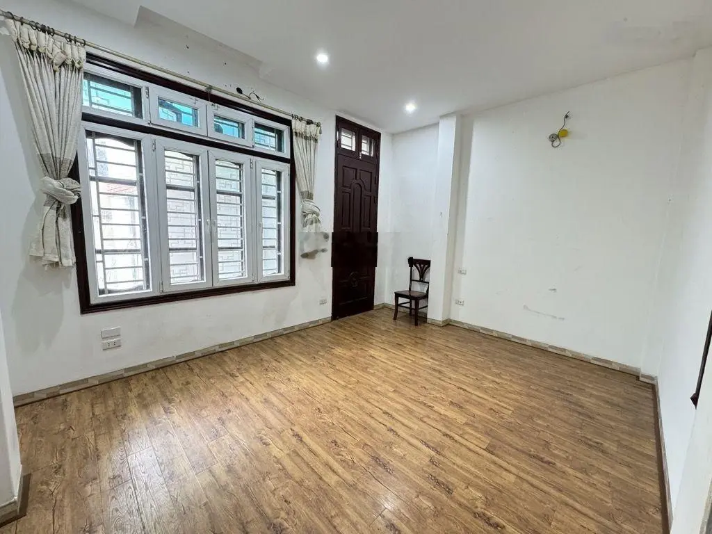 NGÕ Ô TÔ ĐỖ CỬA - NHÀ DÂN XÂY CHẮC CHẮN - TẤT CẢ CÁC PHÒNG ĐỀU THOÁNG SÁNG