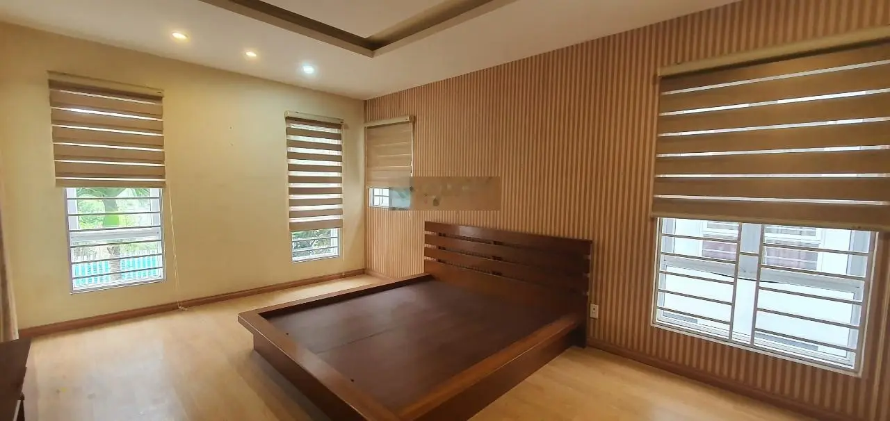 Cần tiền bán gấp biệt thự Mê Linh, 180m2, MT 9m, đã có bìa đỏ cá nhân, giá 8.3 tỷ