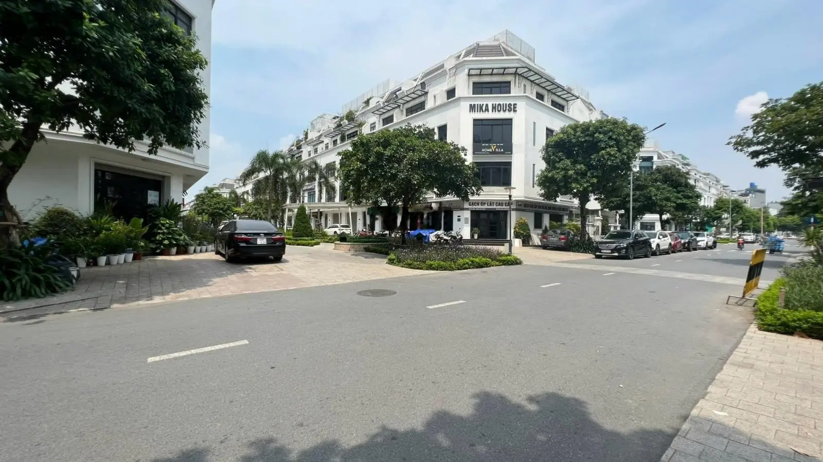Cần bán gấp biệt thự Vinhomes Gardenia 96m2, 5 tầng giá 30 tỷ 0379 819 ***