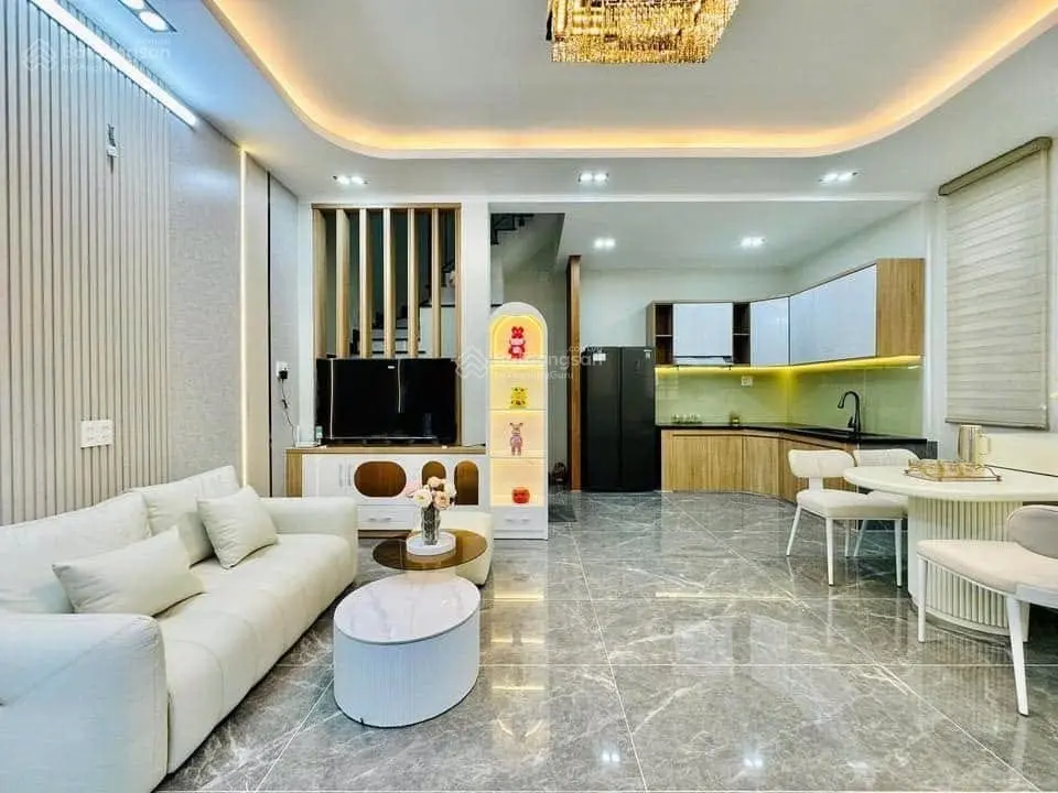 Hiếm! Nhà mặt đường Nghĩa Thục - P5 - Q5. 68,6m2 cho thuê 28 triệu. Gần chợ Hoà Bình