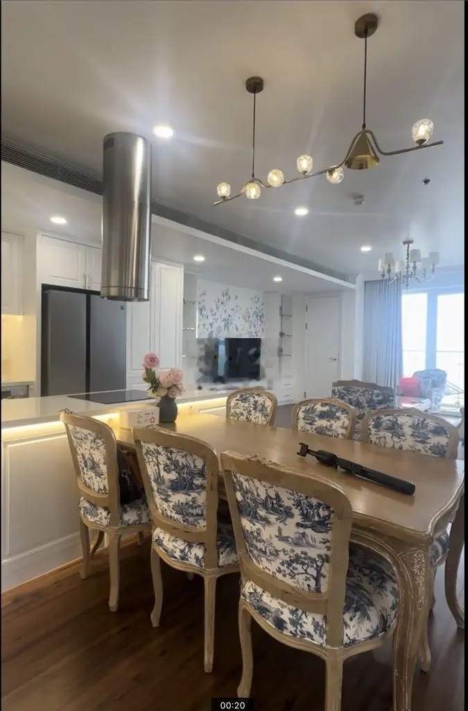 Định cư nước ngoài nên cần nhượng lại penthouse Đảo Kim Cương Q2