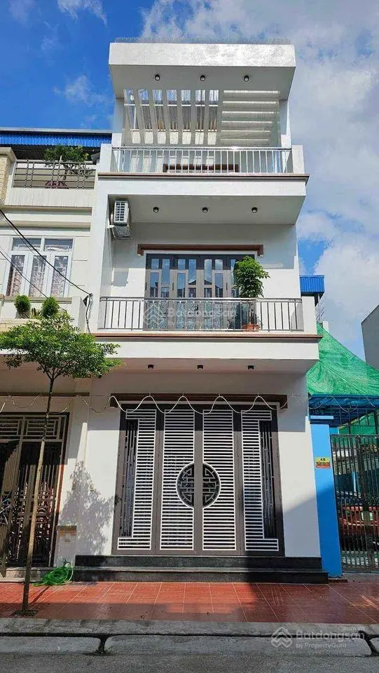 Bán gấp nhà ngay chợ Bình Chánh đang cho thuê 7,5tr/th - DT 80m2 - SHR