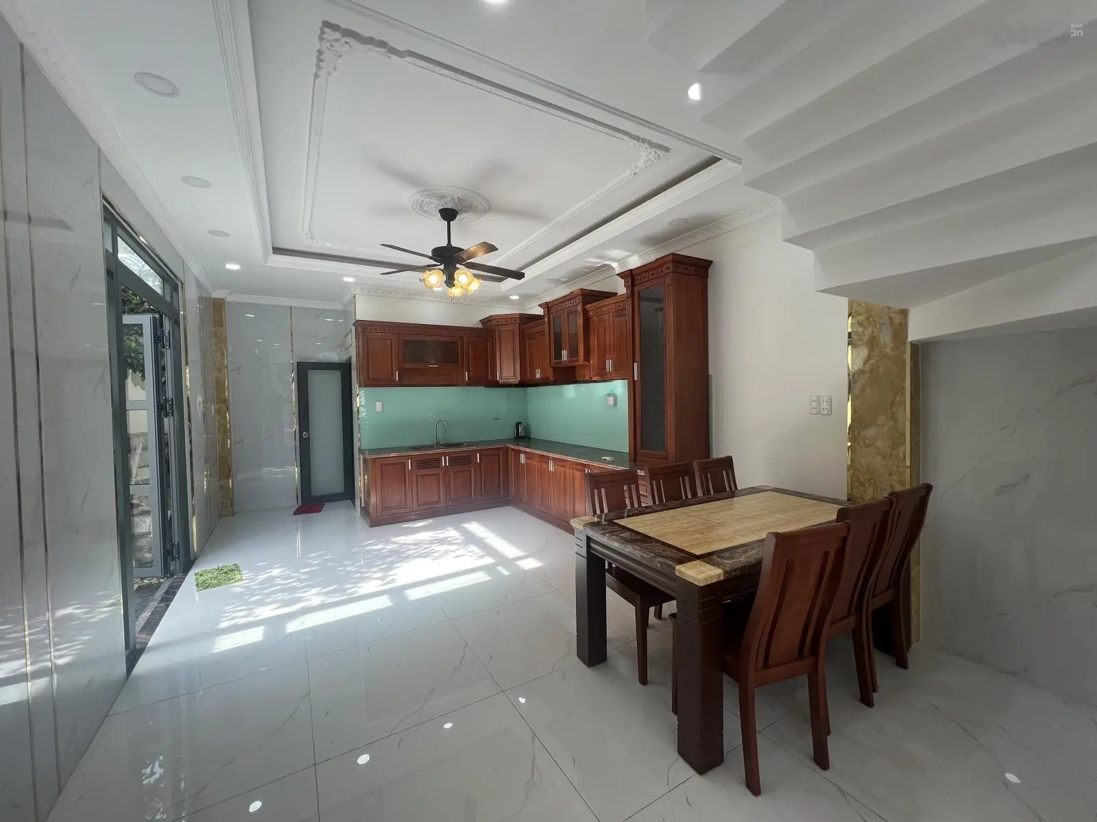 Bán nhà ngay chợ hiệp bình, 100m ra phạm văn đồng, 6x19m: trệt+ lửng+ 2 lầu+ sân thượng, ở ngay