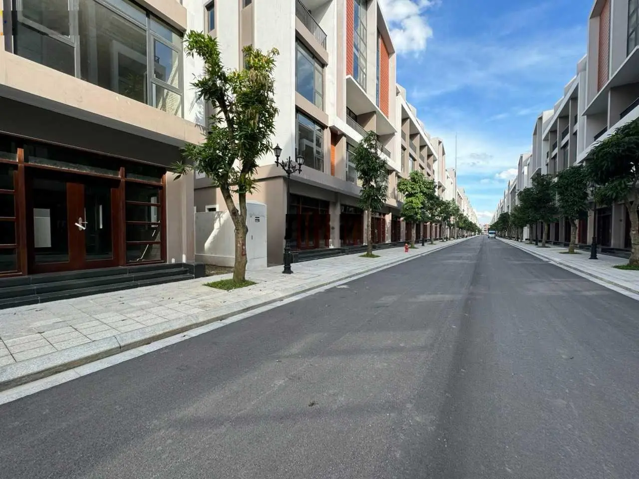 Hàng VIP! Mặt tiền rộng 4.5m LK Vịnh Thiên Đường cạnh vịnh biển 4 mùa chỉ 8.02tỷ. 0903 270 ***Zalo)
