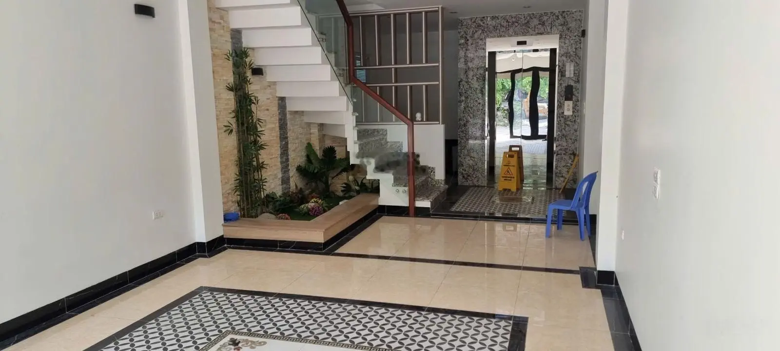 Chính chủ bán nhà 6 tầng thang máy Ngô Gia Tự- Nguyễn Văn Cừ, Q.Long Biên. Ô tô tránh, vỉa hè-12 tỉ