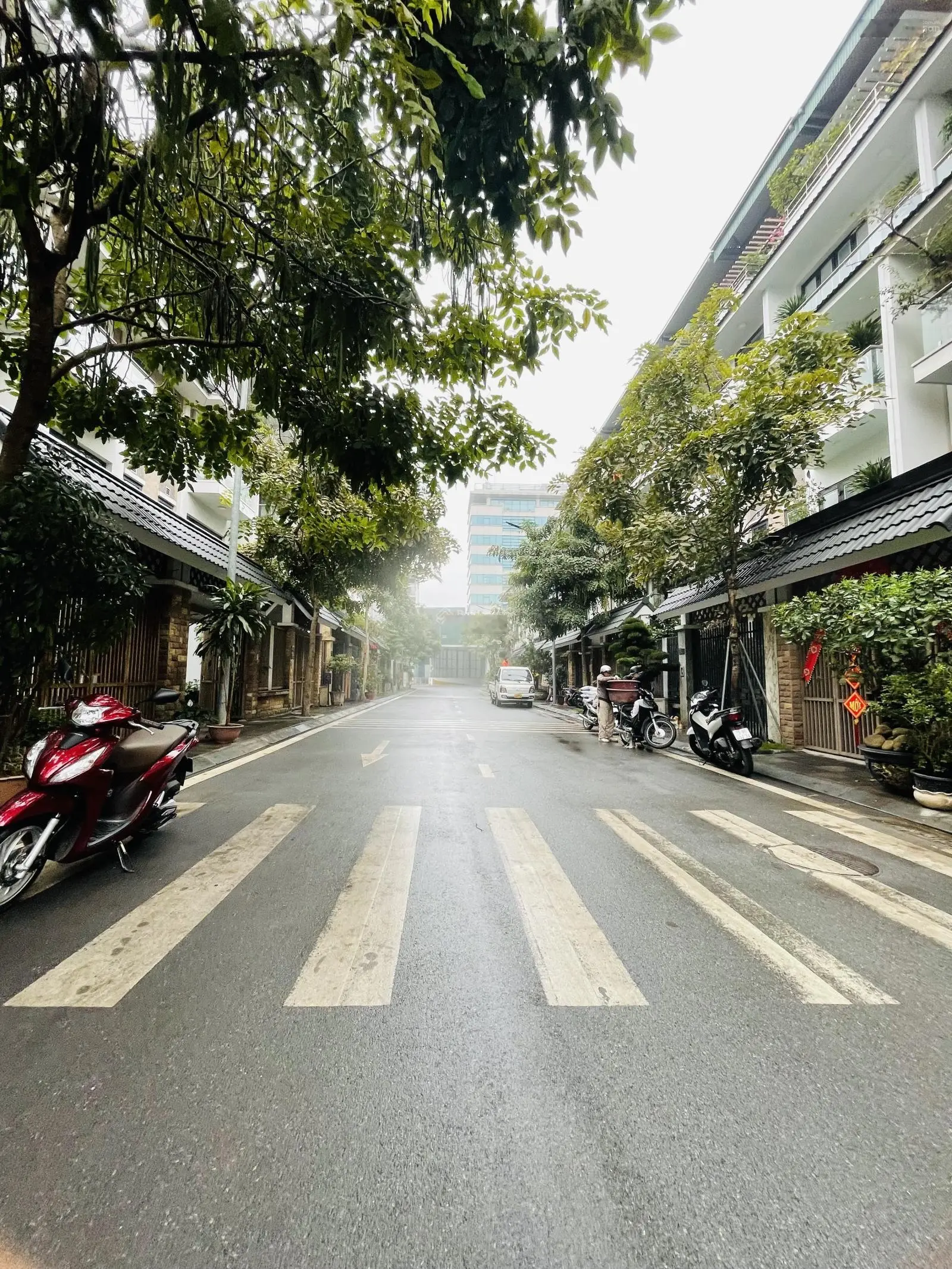 Liền kề khu nhà ở thấp tầng hai bà trưng-quan chức đại gia ở-4 nàn oto tránh,dt 100m+5tầng+mt 5,2m