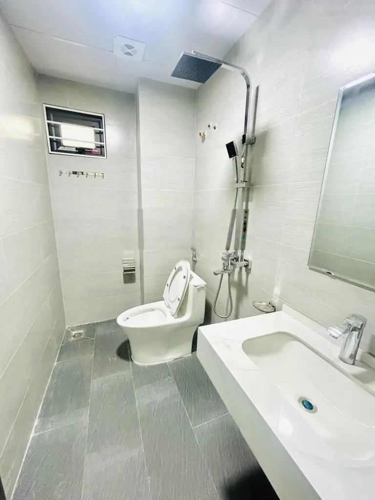 BÁN NHÀ ĐÀM QUANG TRUNG, LONG BIÊN - NGÕ NÔNG - 50M ra đường lớn - 35m 5 tầng giá 5.x tỷ có TL