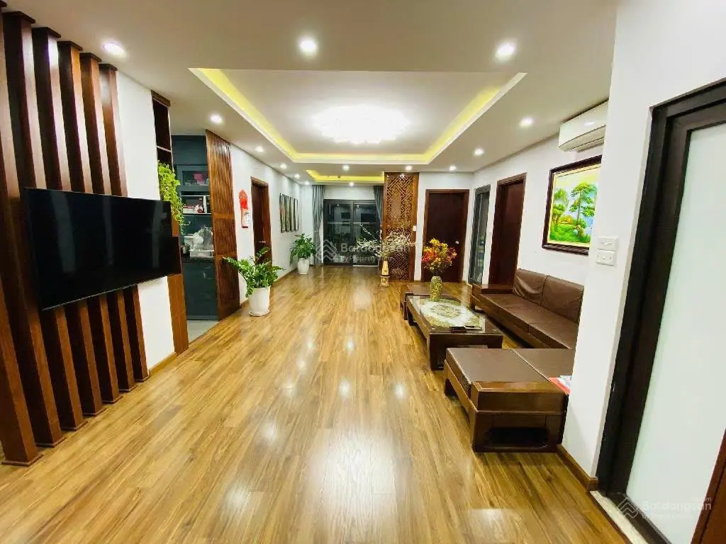 Hiếm !! 1.0.2 !!! liễu giai tower phố khu vip- ba đình -135m2 - 3 ngủ -2 ban côn -view đẹp - 9.4tỷ