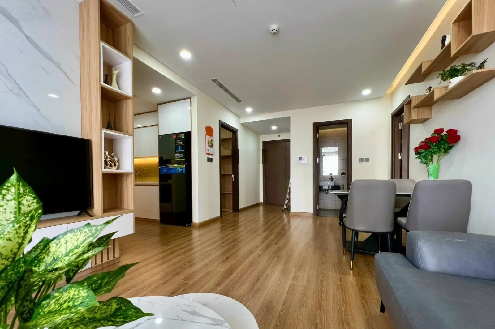 Tôi cần bán gấp căn hộ 3 ngủ chung cư Booyoung, Hà Đông, DT 96 m2, giá 4,9 tỷ sẵn sổ, full nội thất