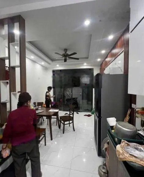 Cần tiền bán nhà Hai Bà Trưng 30m 5 tầng xây mới cách đường Đại La 70m tiện ích đầy đủ
