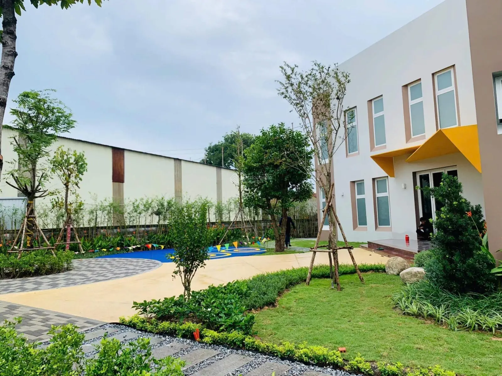 Nhà 3 tầng full nội thất SHR chuẩn Nhật Thuận An, Bình Dương. Tiện ích đẳng cấp có hồ bơi công viên