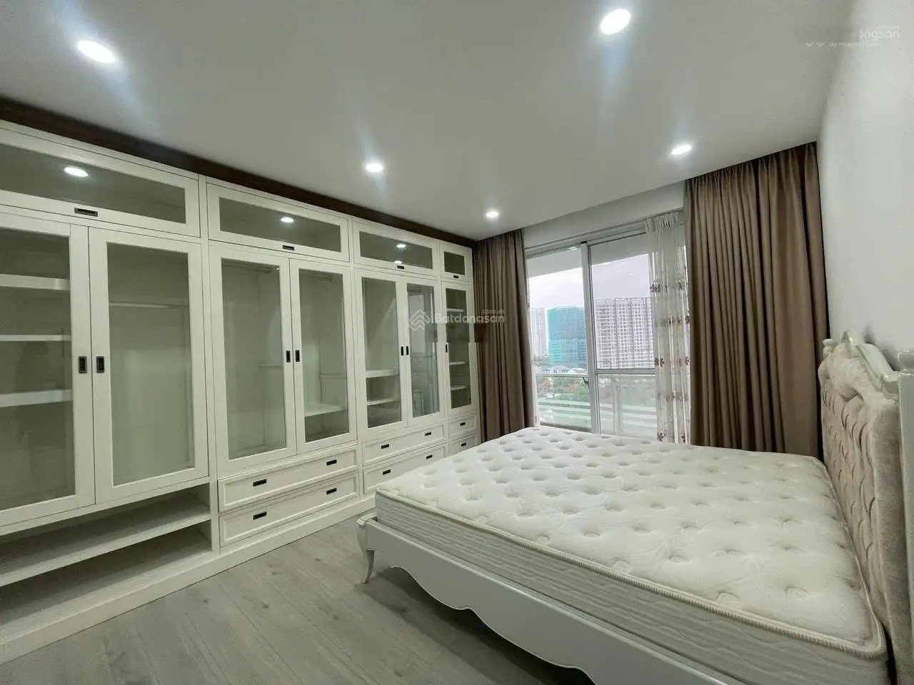 Bán gấp giá rẻ căn hộ view sông Riverpark Residence, 134m2, ngay trường Đinh Thiện Lý, Quận 7