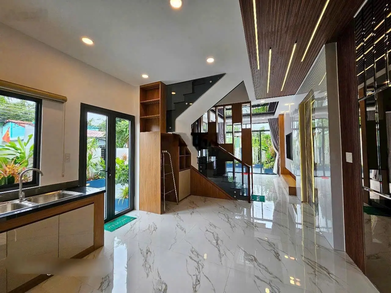 Bán nhà biệt thự mini 2 mặt tiền đường 141m2 cách Aeon mall 10p đi xe
