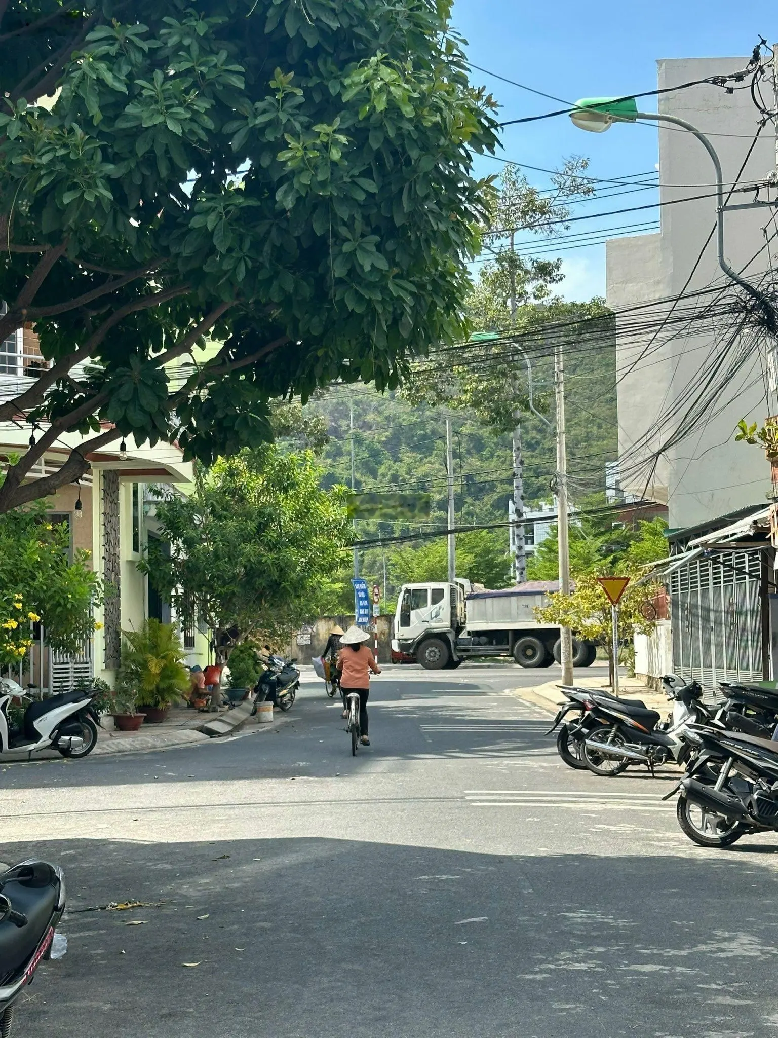 Nhà mới 3 tầng, cạnh biển phường Vĩnh Nguyên, TP Nha Trang
