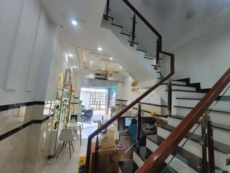 Mặt tiền đường hẻm 606 QL 13, Hiệp Bình Phước, TP Thủ Đức. Kế bên KDC Hồng Long. 64m2, giá 7.3 tỷ
