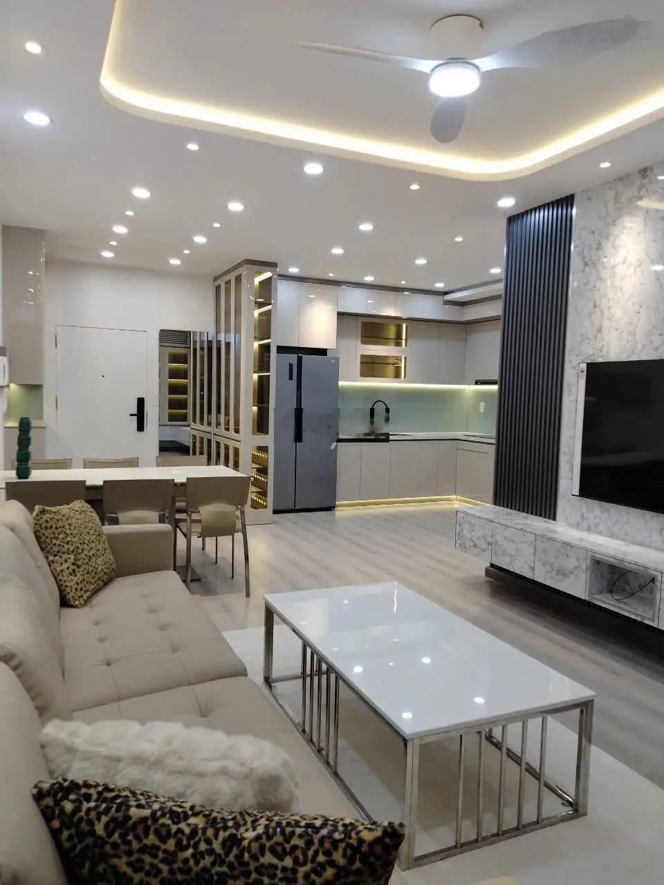 CẦN BÁN GẤP CẶP CĂN HỘ SIÊU ĐẸP SKY GARDEN QUẬN 7