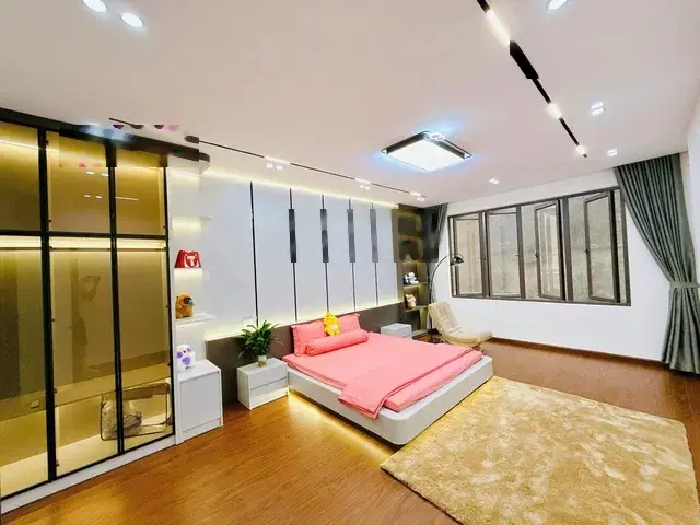 Siêu phẩm Láng - DT 57m2 - 5 tầng - MT 4.5m - 10 tỷ