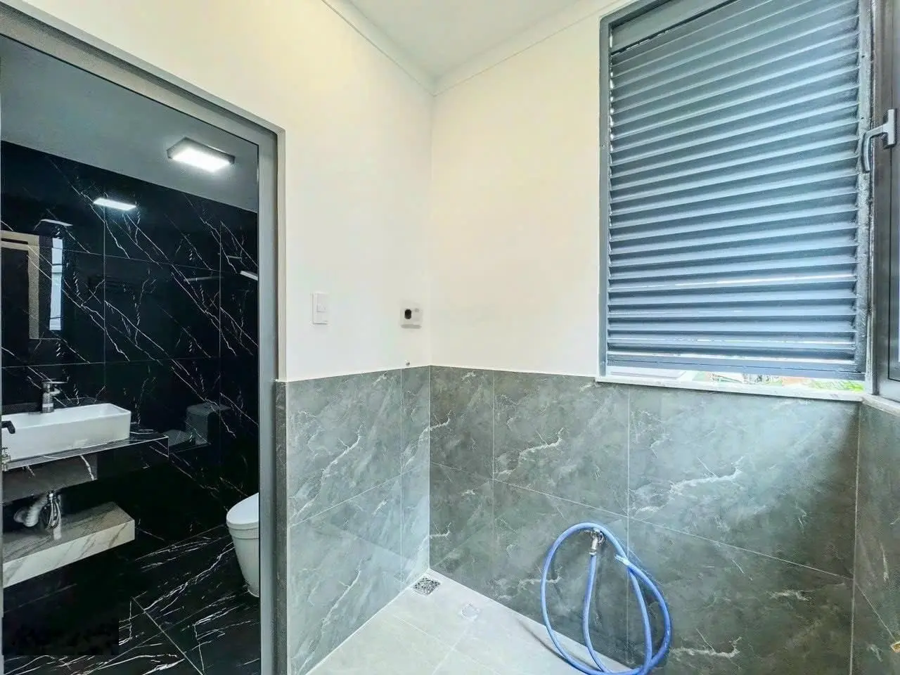 Bán nhà riêng 3 tầng, 4PN, 4WC, 61m2 (4,3*14,2)m, ngay hẻm Kỳ Đồng, P9, Q3 giá 3tỷ550 ổ sẵn cầm tay