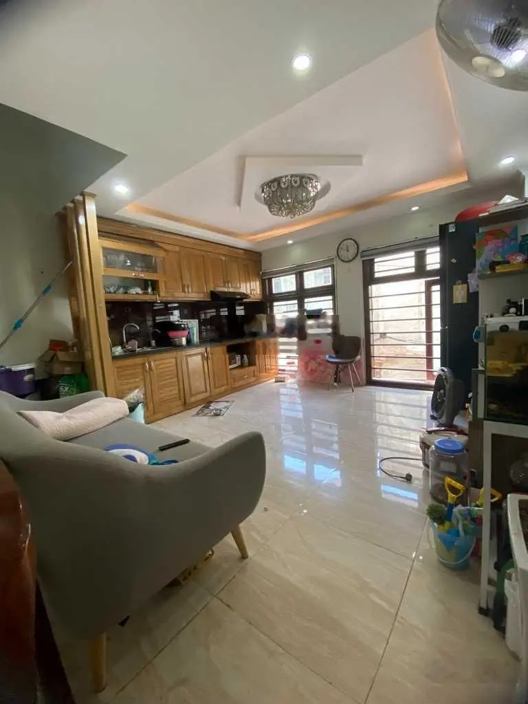 - đứng cửa nhà ra mặt phố - 20m ra đường ôtô tránh. nhà kim giang dt 30 m2 x 5 tầng giá nhỉnh 5 tỷ